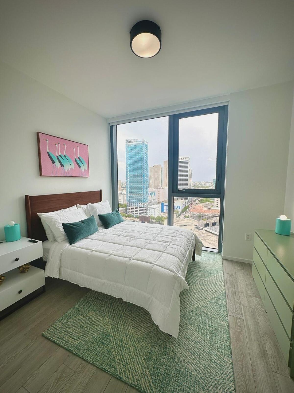 Apartment & Brickell 2br - High Rise & Skyline Views *