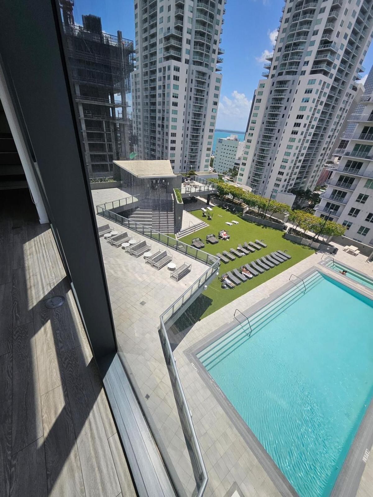 & Brickell 2br - High Rise & Skyline Views *
