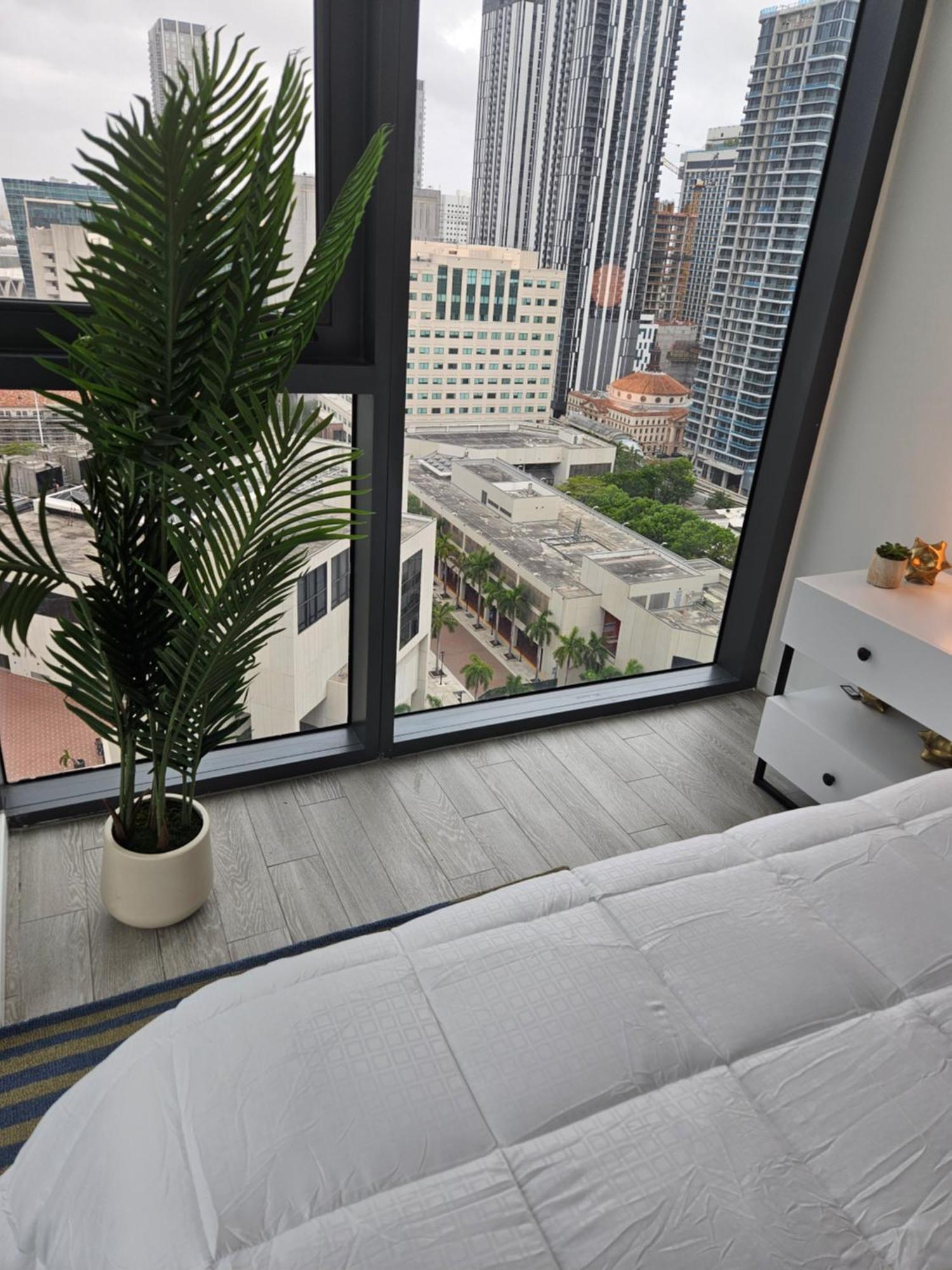 Apartment & Brickell 2br - High Rise & Skyline Views