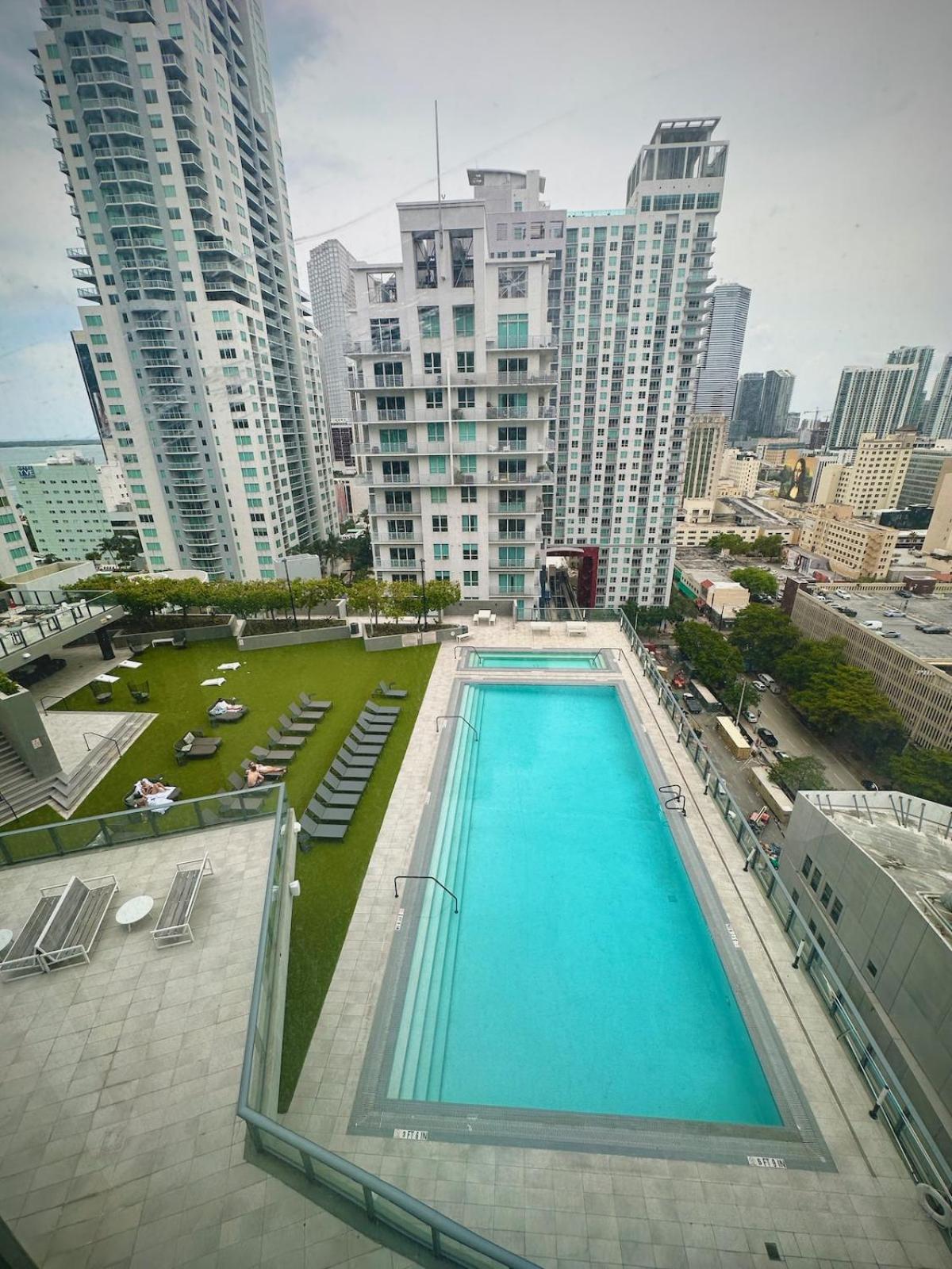 & Brickell 2br - High Rise & Skyline Views *
