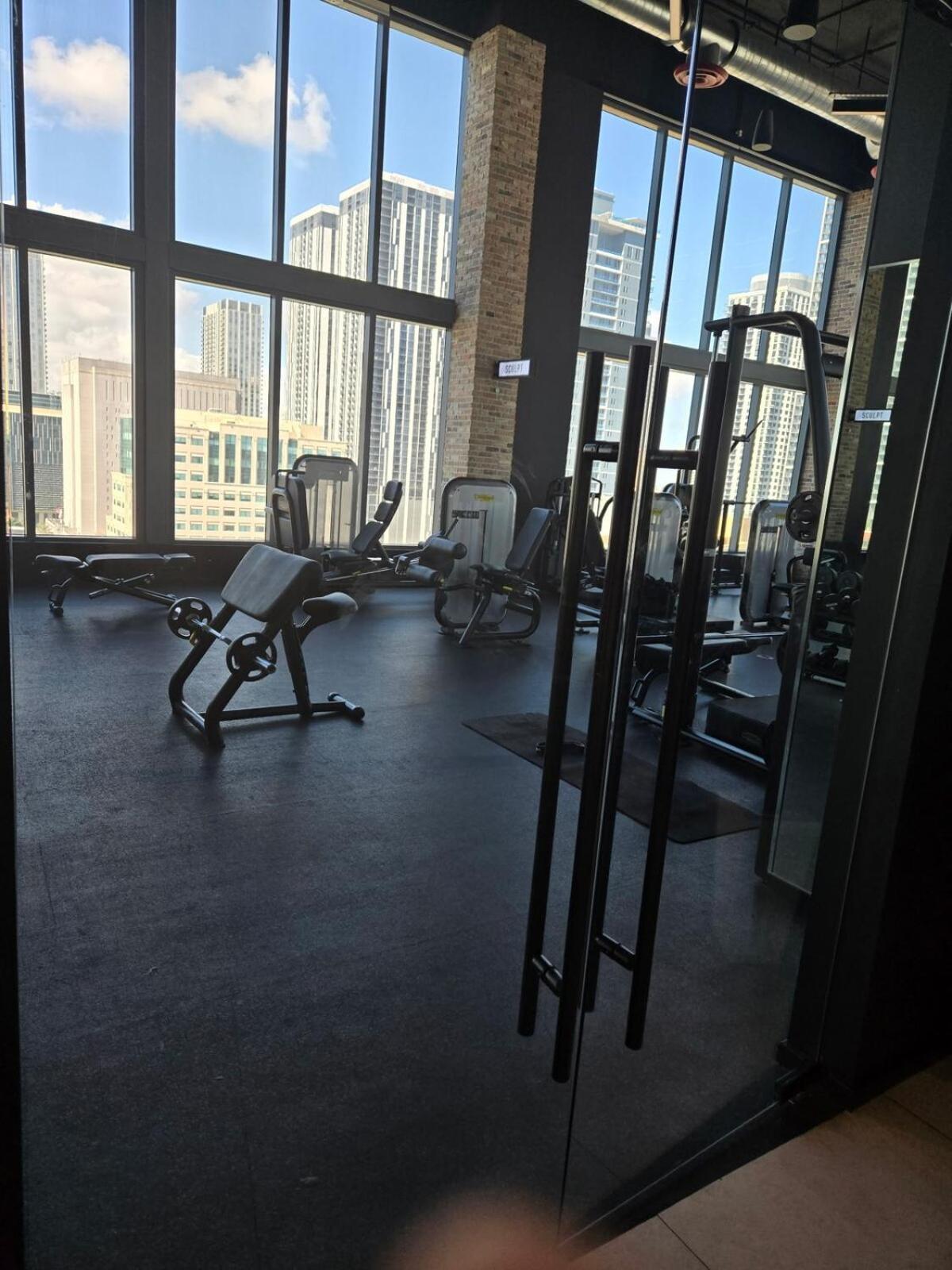 Apartment & Brickell 2br - High Rise & Skyline Views *