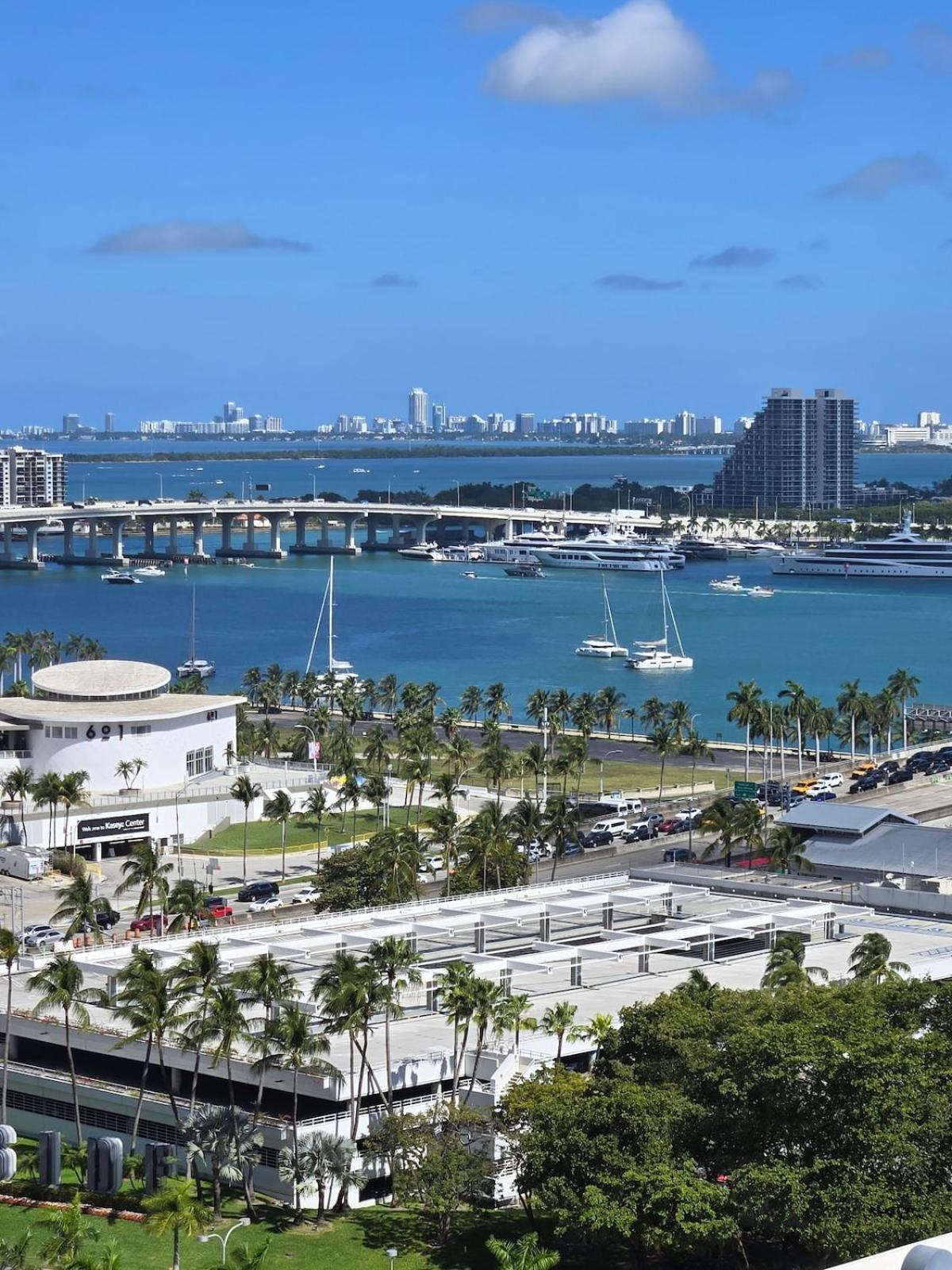 Apartment & Brickell 2br - High Rise & Skyline Views Miami